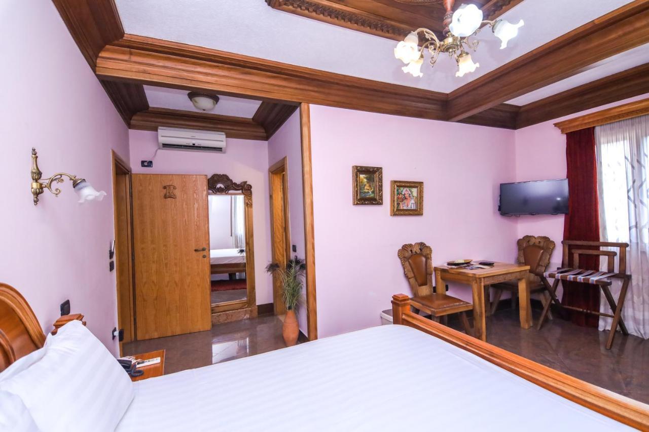 Brilant Antik Center Hotel Tirana Bagian luar foto