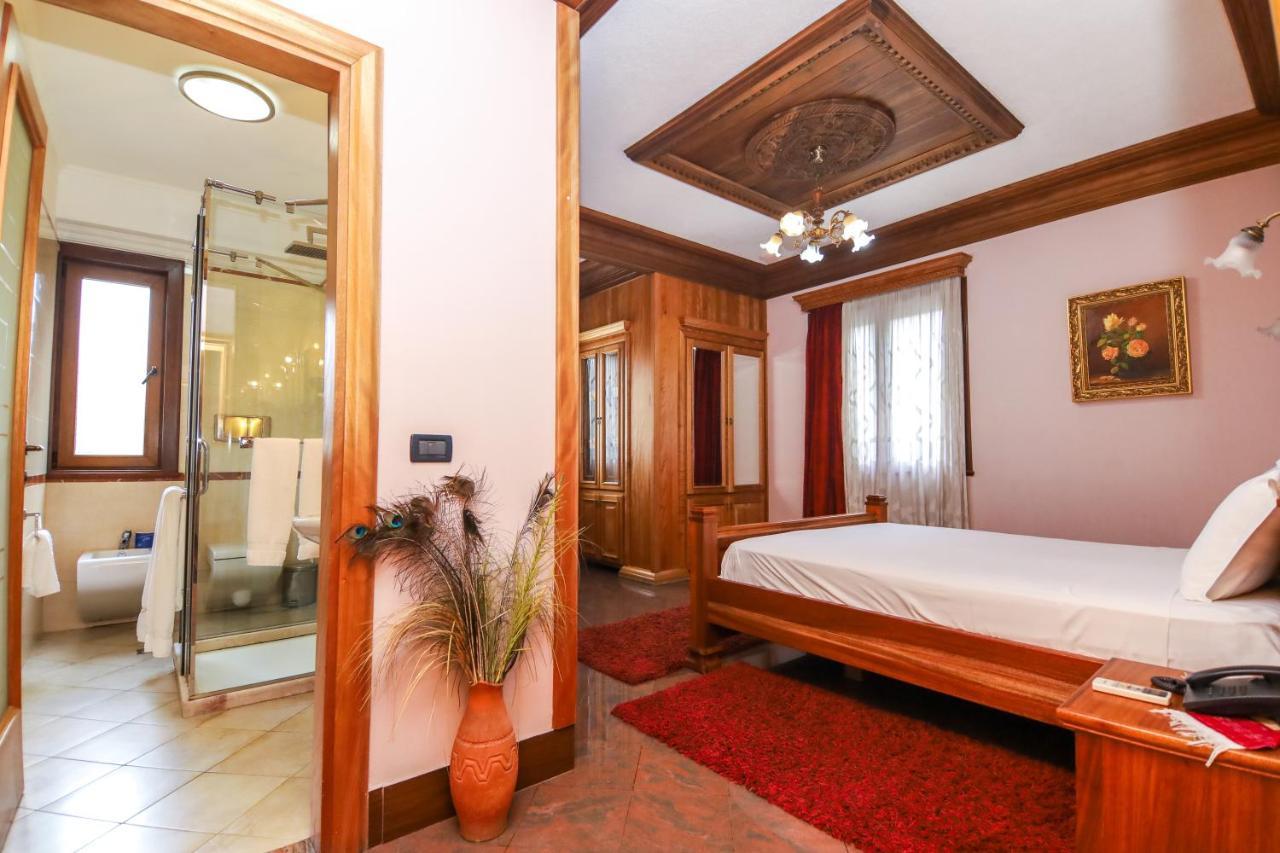 Brilant Antik Center Hotel Tirana Bagian luar foto