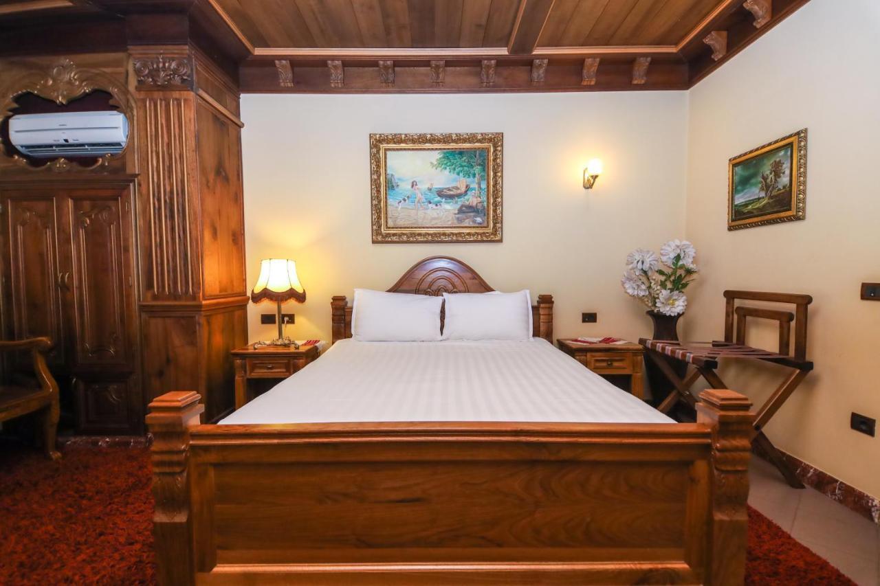 Brilant Antik Center Hotel Tirana Bagian luar foto