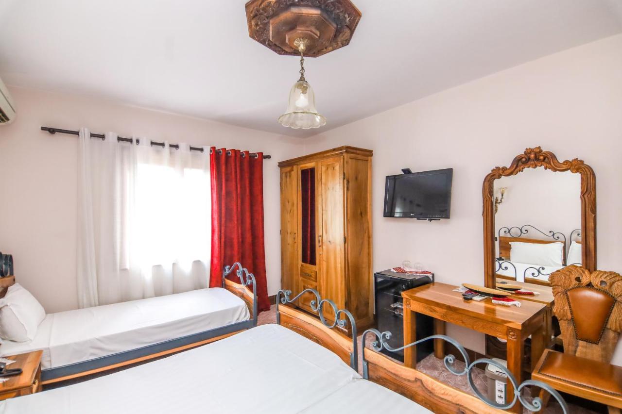 Brilant Antik Center Hotel Tirana Bagian luar foto