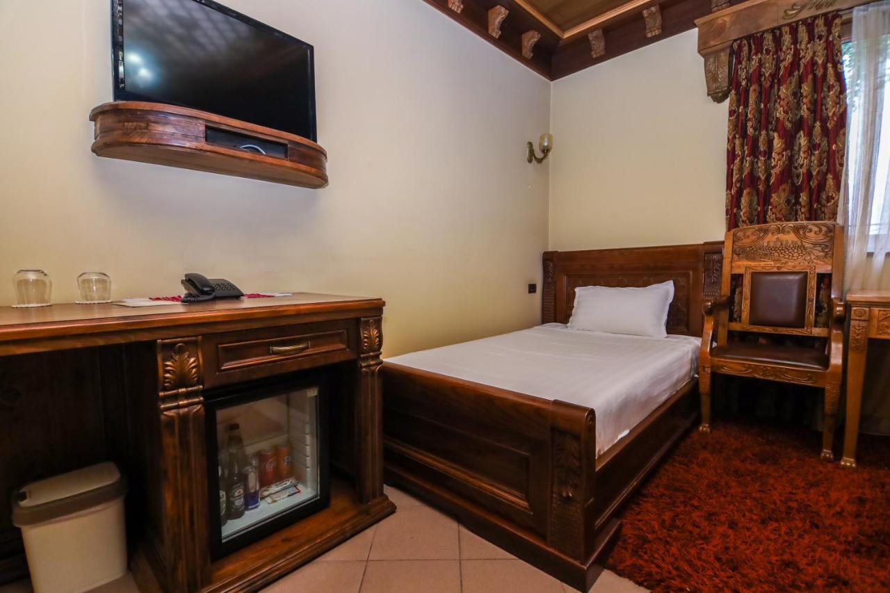 Brilant Antik Center Hotel Tirana Bagian luar foto