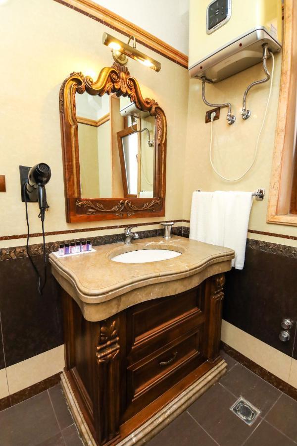 Brilant Antik Center Hotel Tirana Bagian luar foto