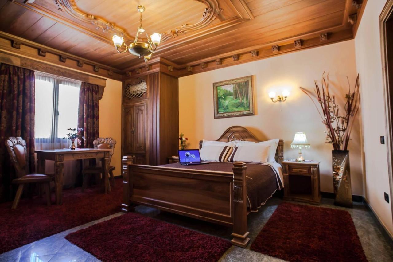 Brilant Antik Center Hotel Tirana Bagian luar foto