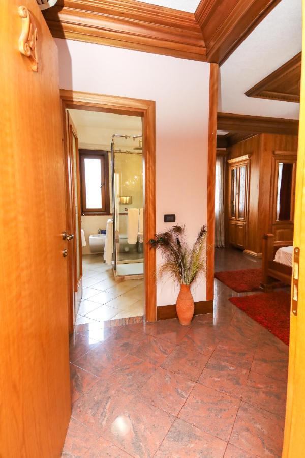 Brilant Antik Center Hotel Tirana Bagian luar foto
