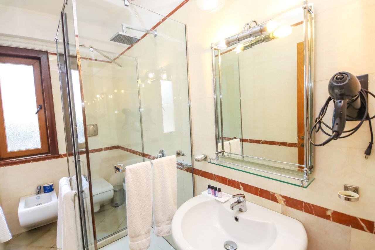 Brilant Antik Center Hotel Tirana Bagian luar foto
