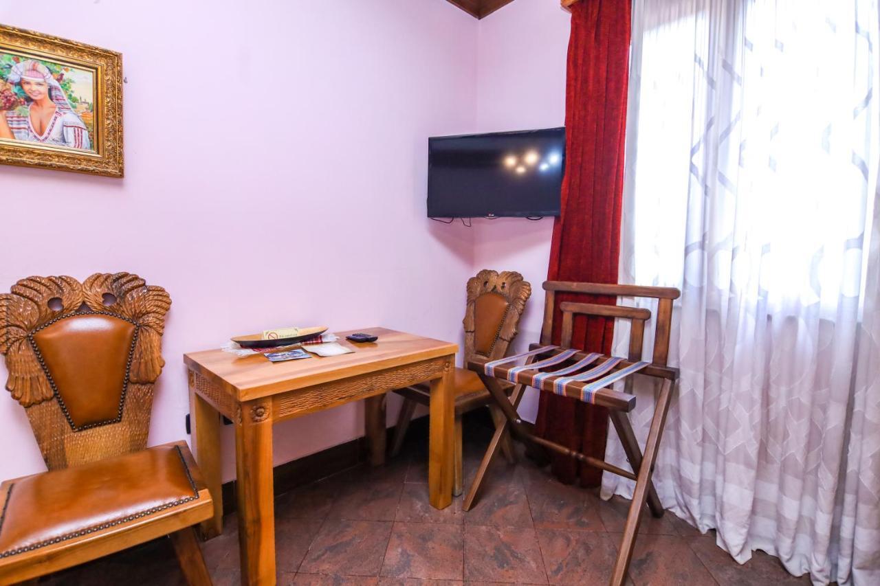 Brilant Antik Center Hotel Tirana Bagian luar foto