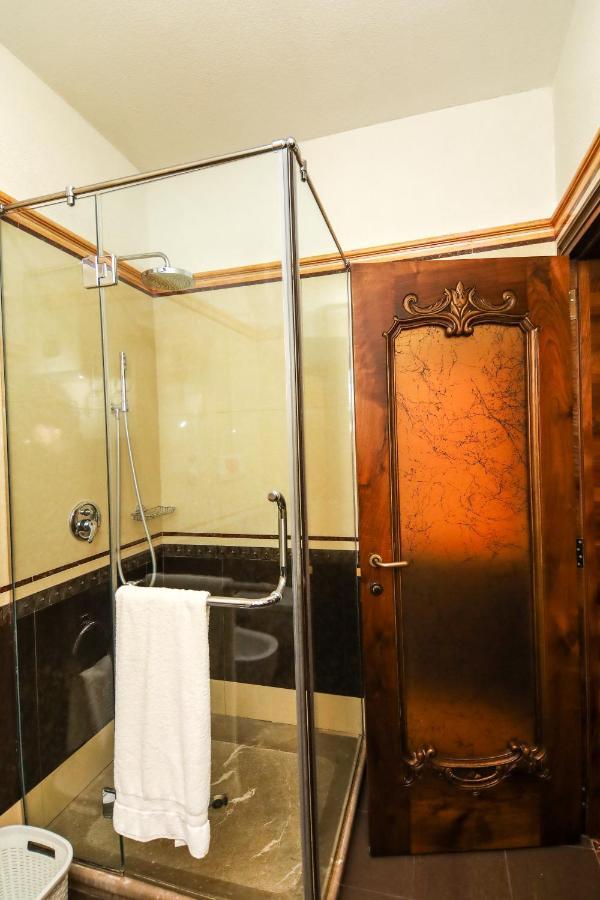 Brilant Antik Center Hotel Tirana Bagian luar foto