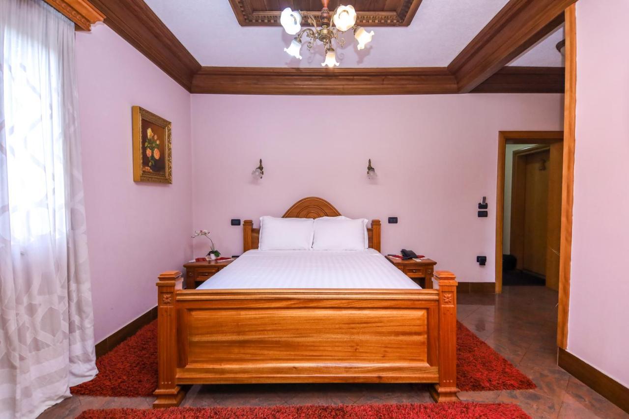 Brilant Antik Center Hotel Tirana Bagian luar foto