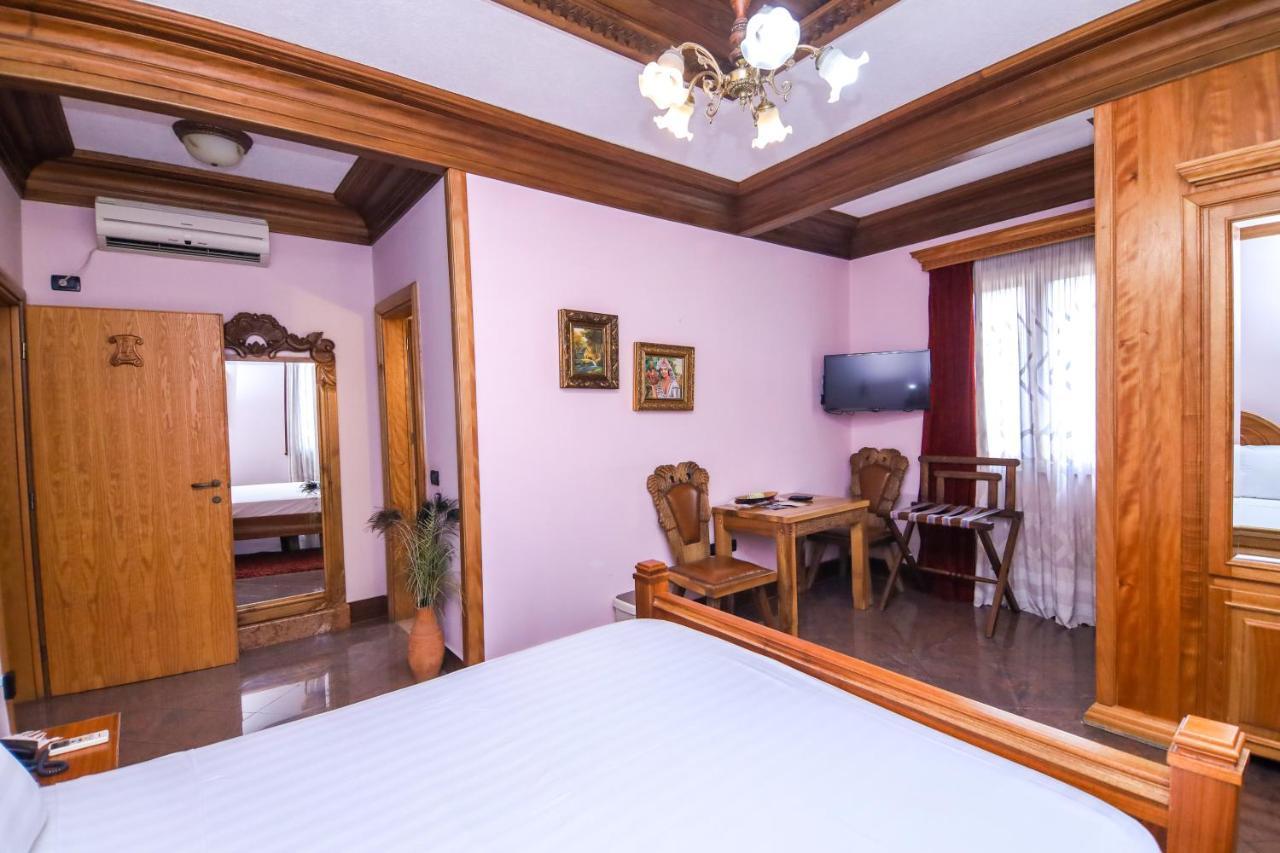 Brilant Antik Center Hotel Tirana Bagian luar foto