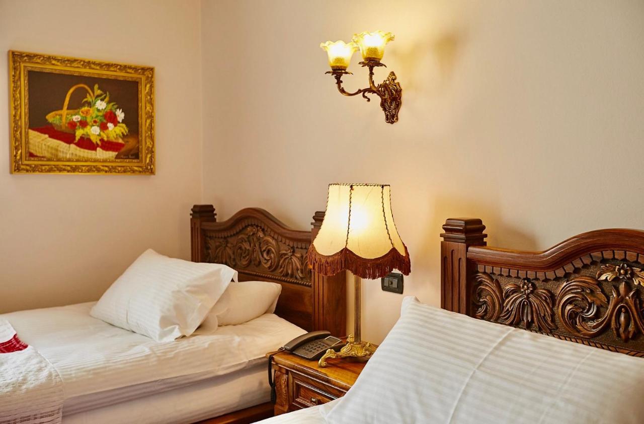 Brilant Antik Center Hotel Tirana Bagian luar foto