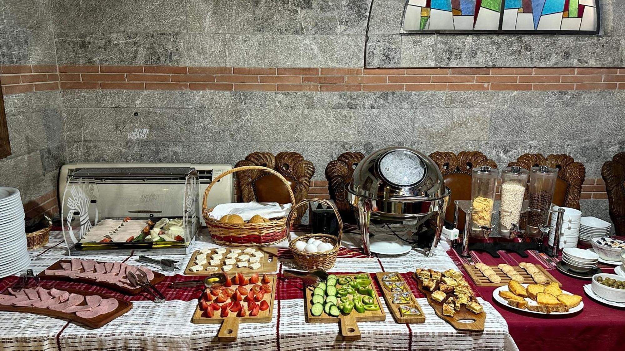 Brilant Antik Center Hotel Tirana Bagian luar foto